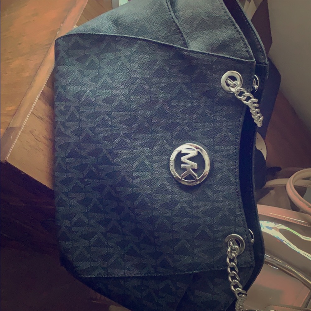 Hand bag